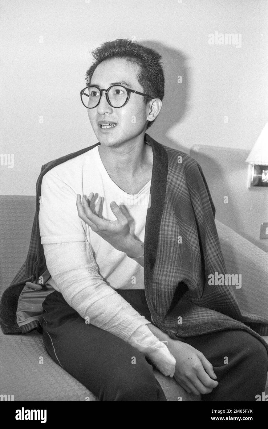 Ma Wing-shing, a cartoonist, is pictured during an interview in a hotel following an attack on January 1. 05JAN89 SCMP / P. Y. Tang Stock Photo