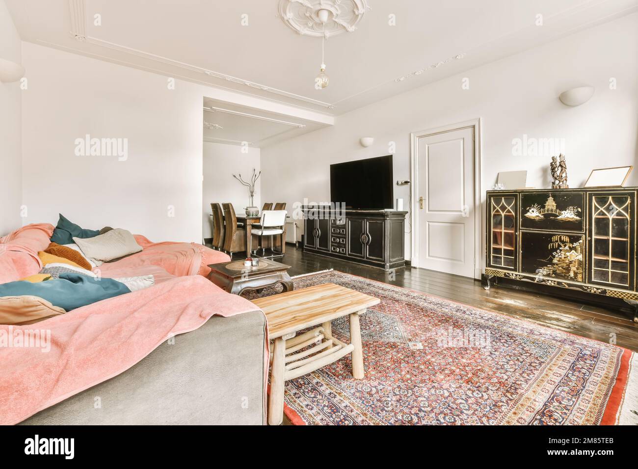 Living room tv set hi-res stock photography and images - Alamy