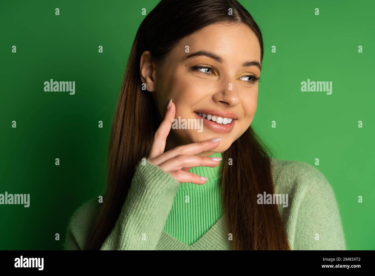 Portrait smiling teen girl soft hi-res stock photography and images - Alamy