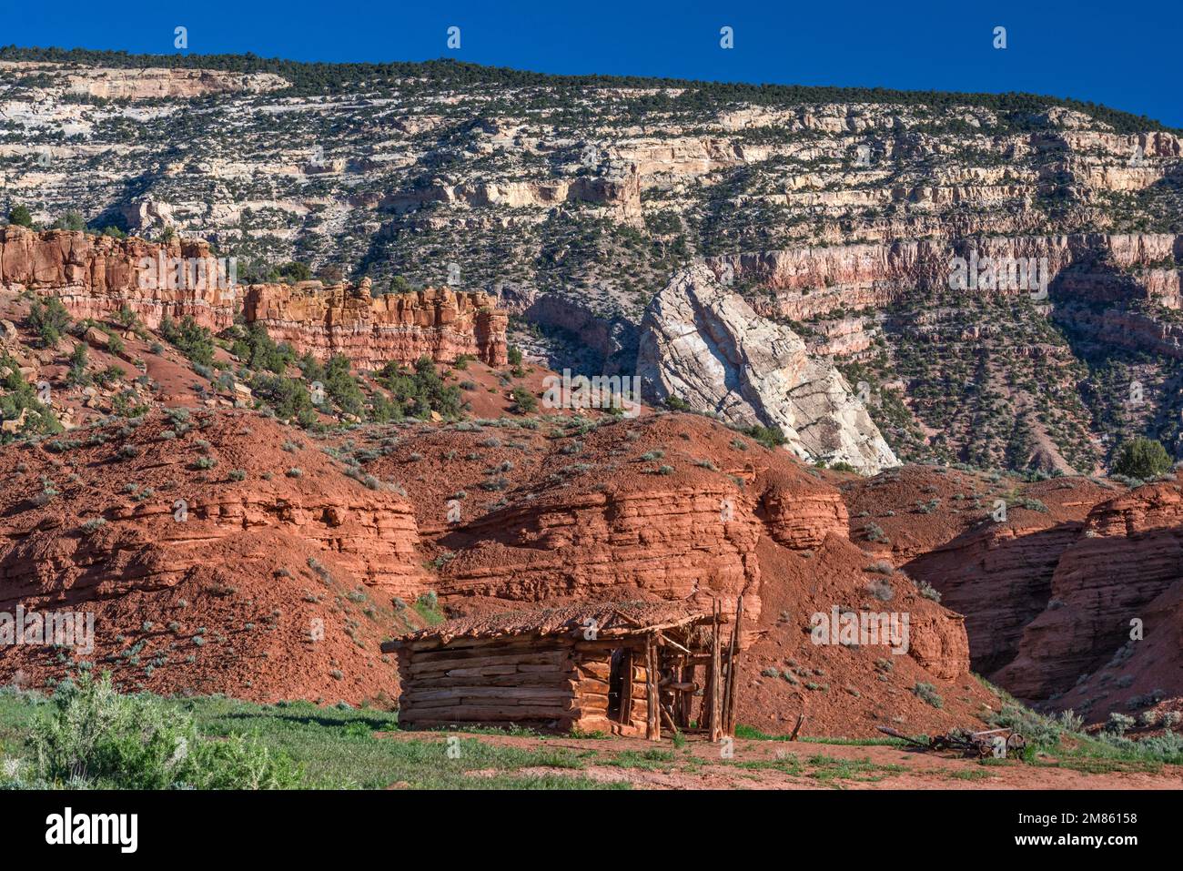 Old log cabin hires stock photography and images Alamy