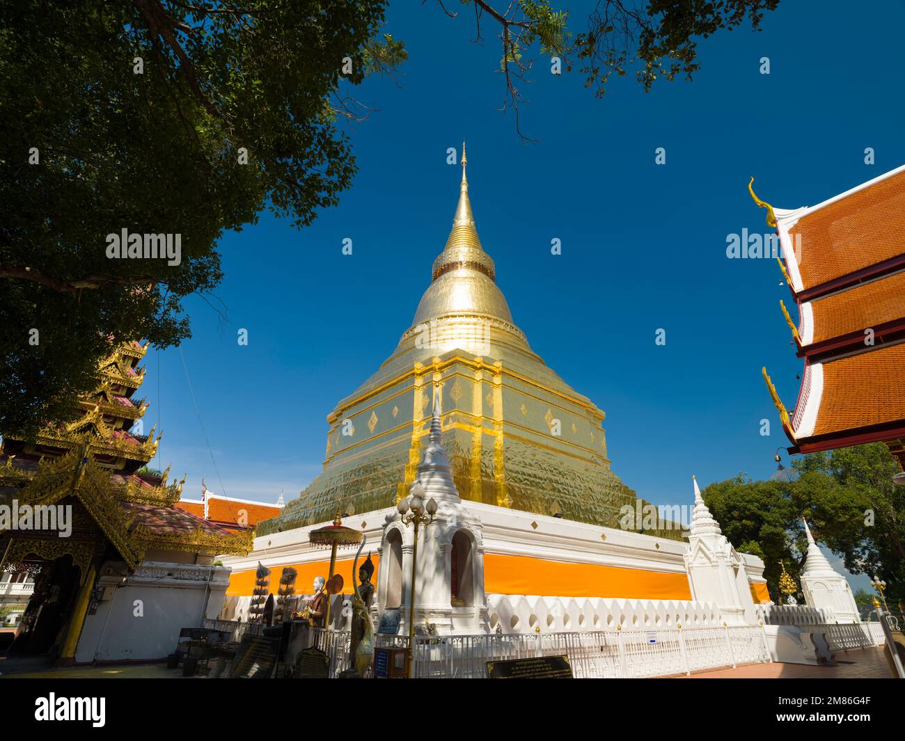 Lampang, Thailand. November 21, 2022. Wat Kaew Don Tao Suchadaram Temple. It is the primary Buddhist temple in Lampang city. Stock Photo