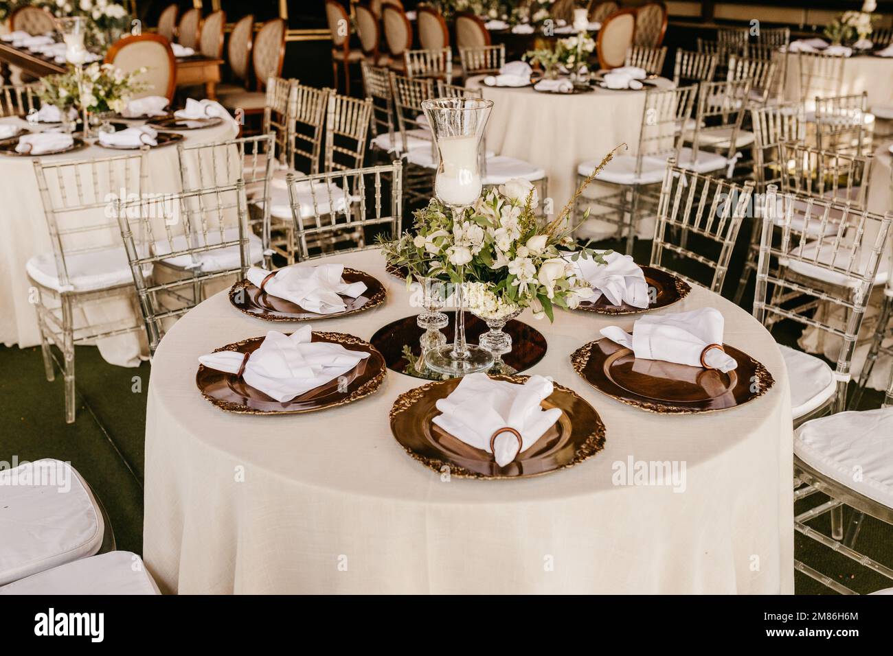 Group of tables hi-res stock photography and images - Alamy