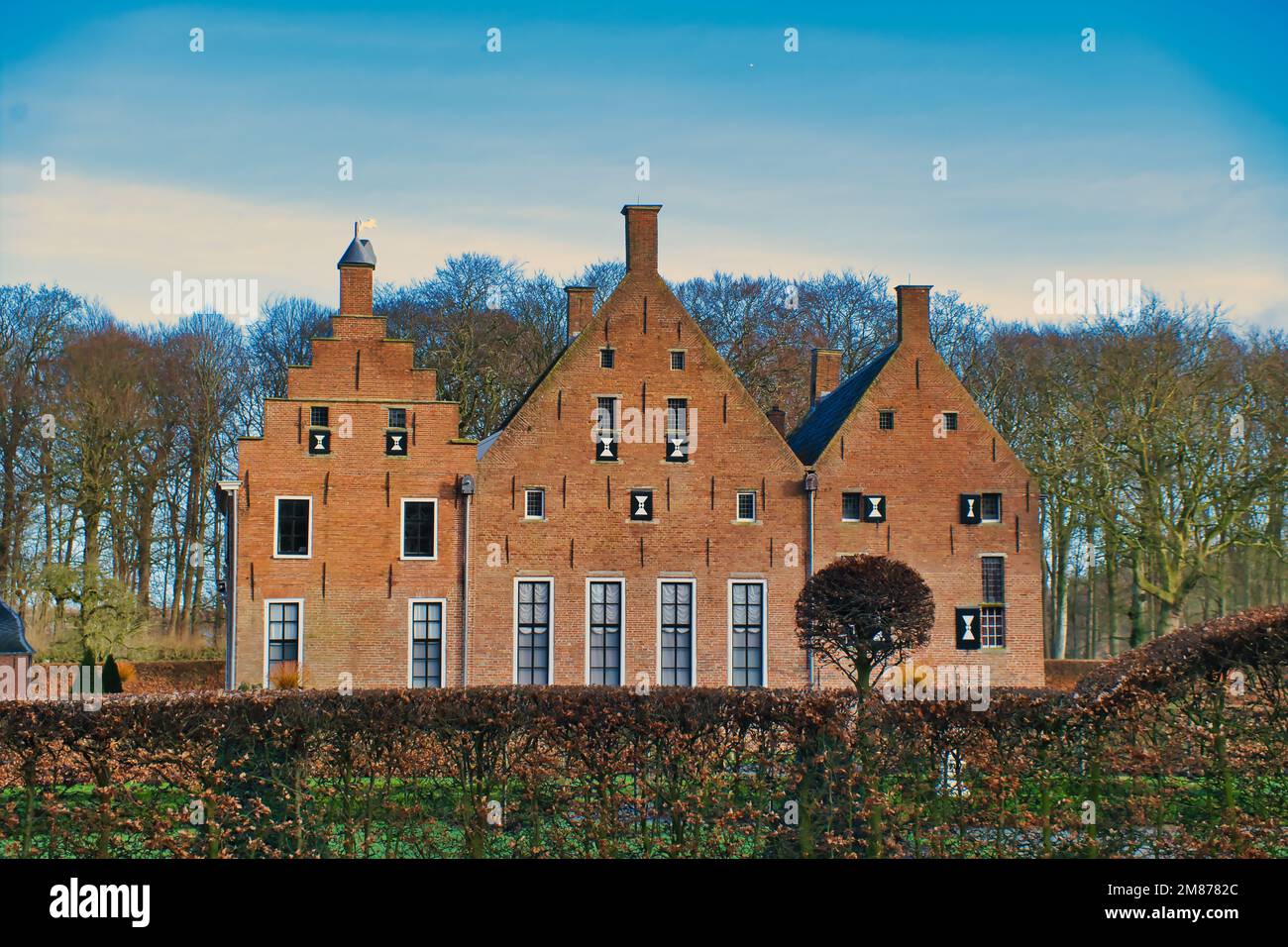 17th century manor house hi-res stock photography and images - Alamy