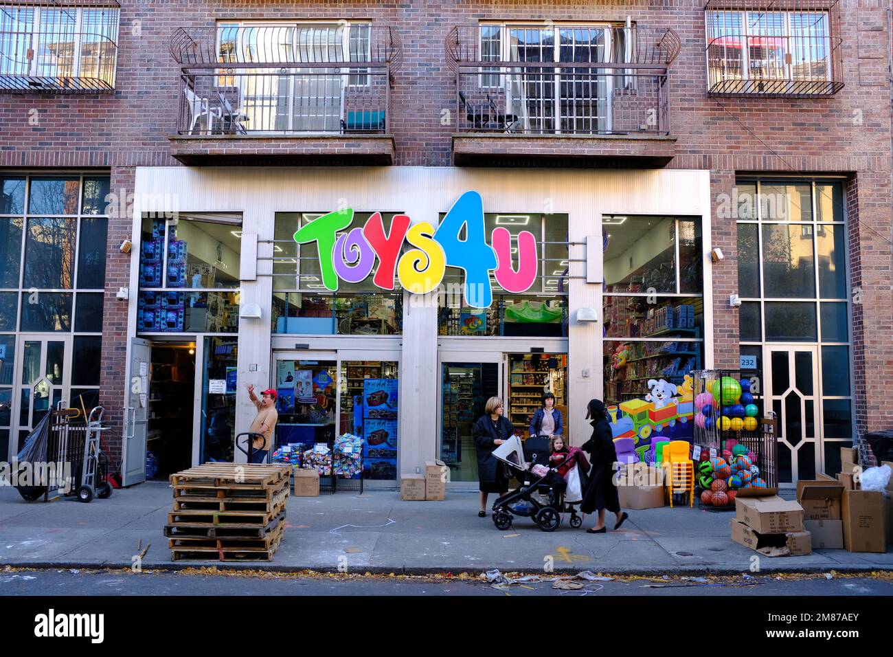 Toys 4 U toy store on Lee Avenue.Williamsburg.Brooklyn.New York City.USA Stock Photo Alamy