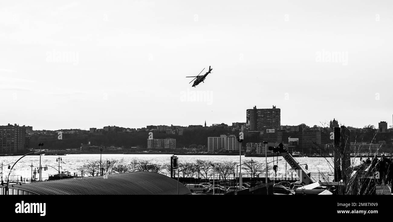 Hudson helicopter Black and White Stock Photos & Images - Alamy