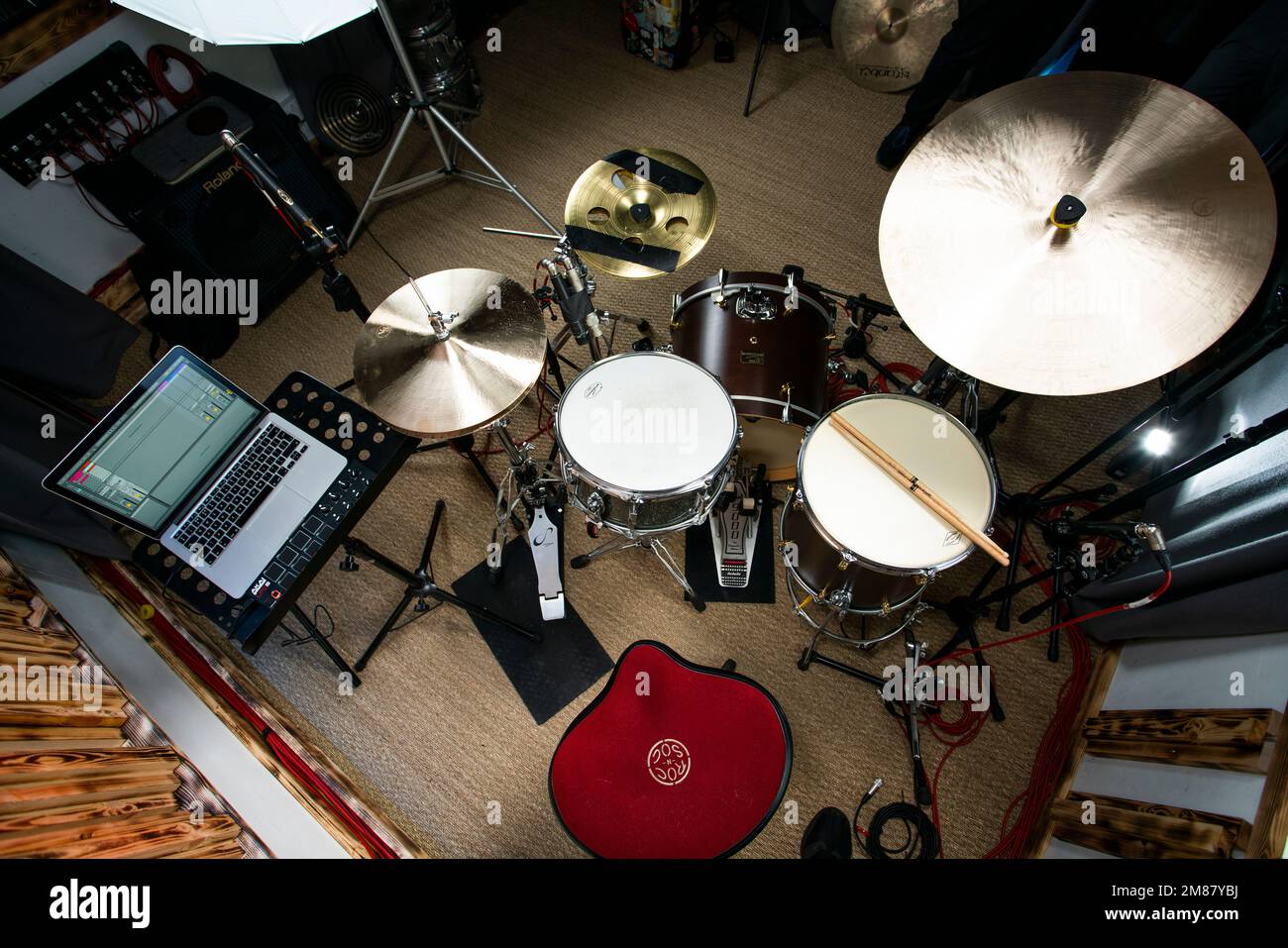 Macbook pro drums hires stock photography and images Alamy