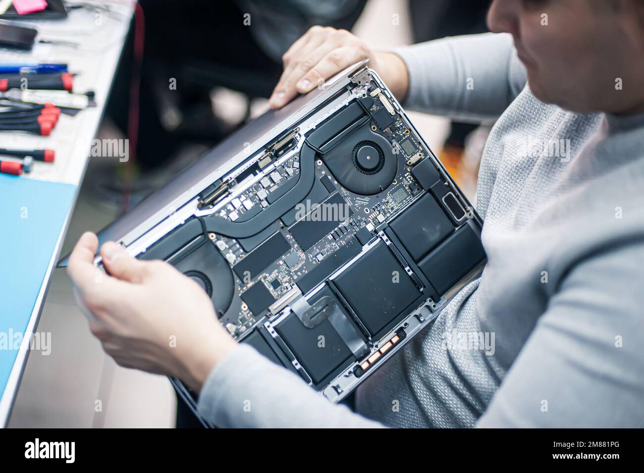 Technical support and fixing gadgets problems. Servicing, repairing ...