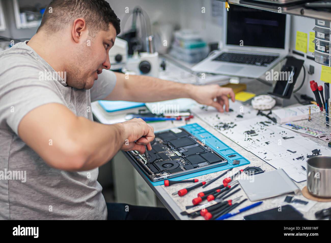 Technical support and fixing gadgets problems. Servicing, repairing ...