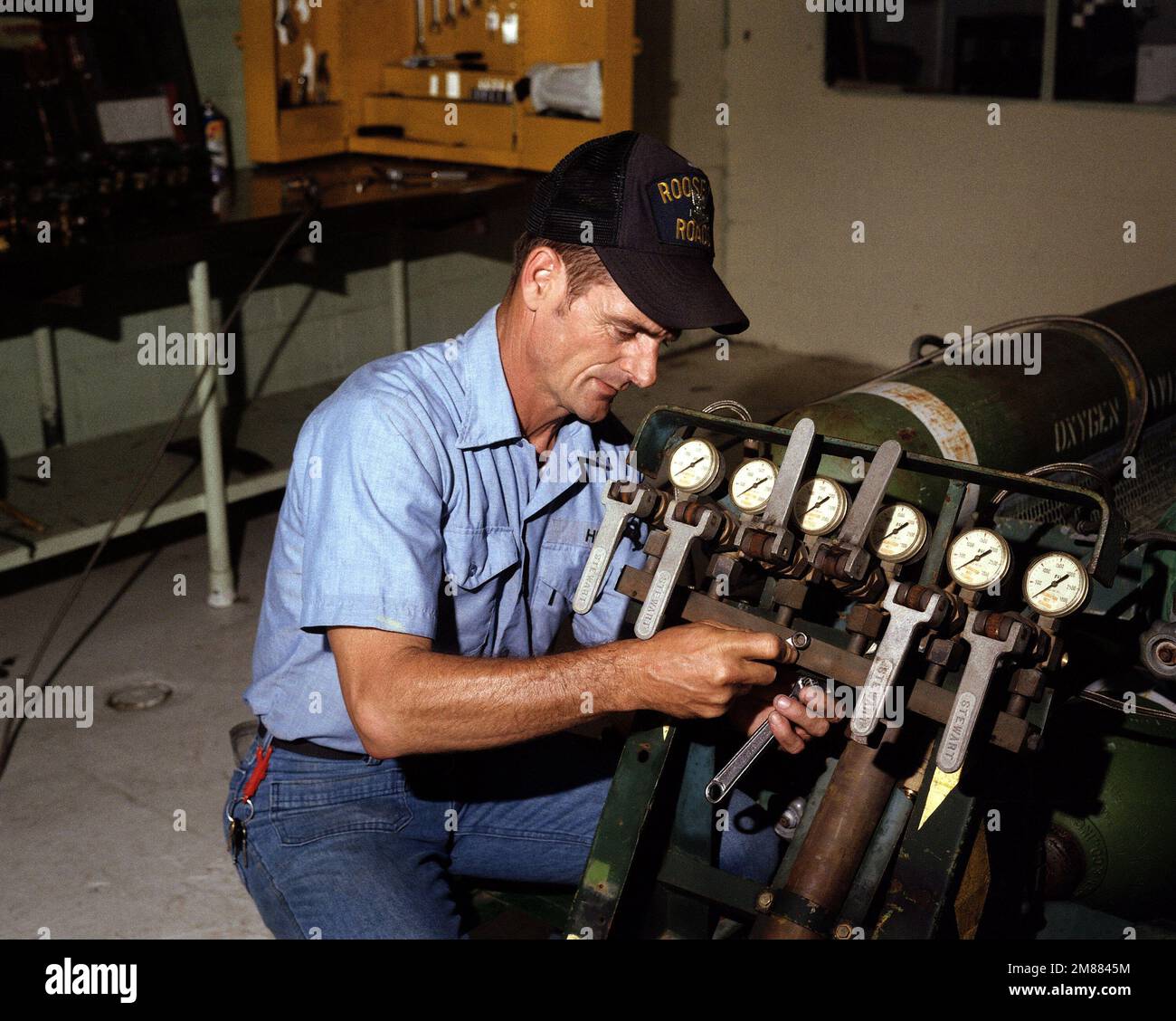 Aviation Structural Mechanic 2nd Class Benny Hill works on a TMU 70/M oxygen storage tank at the Ground Support Equipment Facility, Aircraft Intermediate Maintenance Department. Base: Nas, Roosevelt Roads State: Puerto Rico (PR) Country: United States Of America (USA) Stock Photo