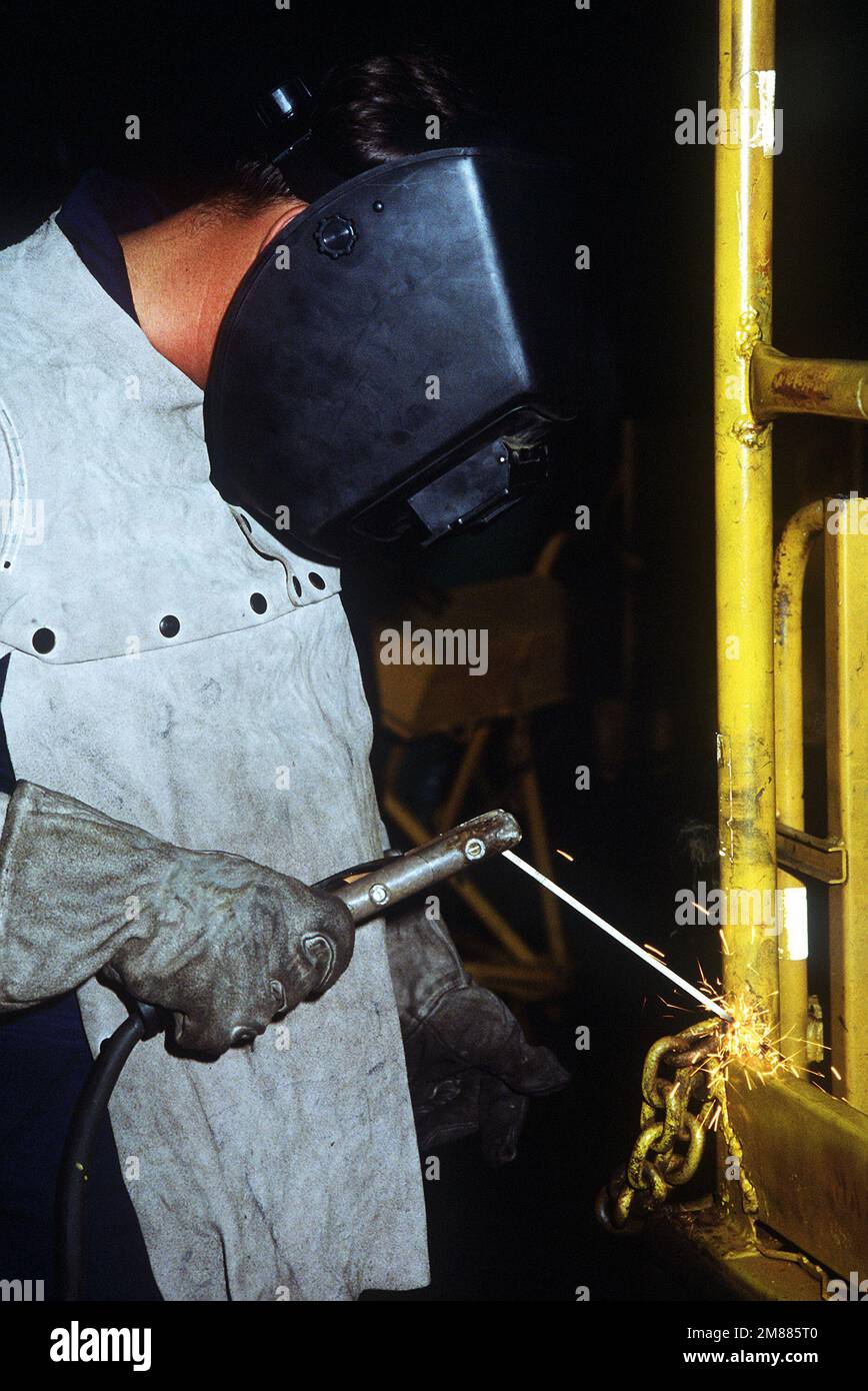 Aviation Support Equipment Technician E (Electrical) 2nd Class B