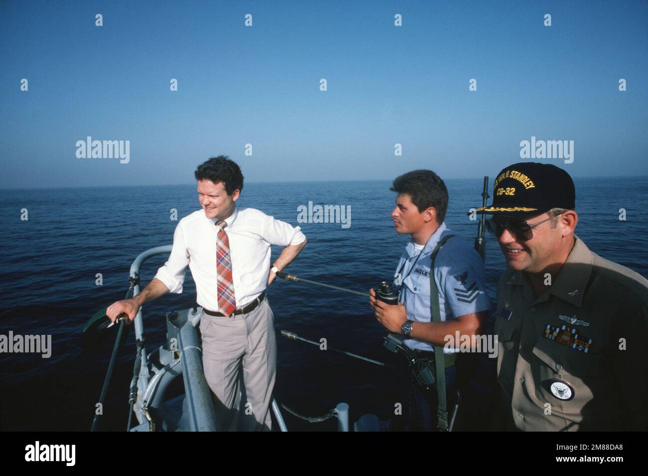DN-ST-88-02154. Base: USS William H. Standley (CG 32 Stock Photo - Alamy