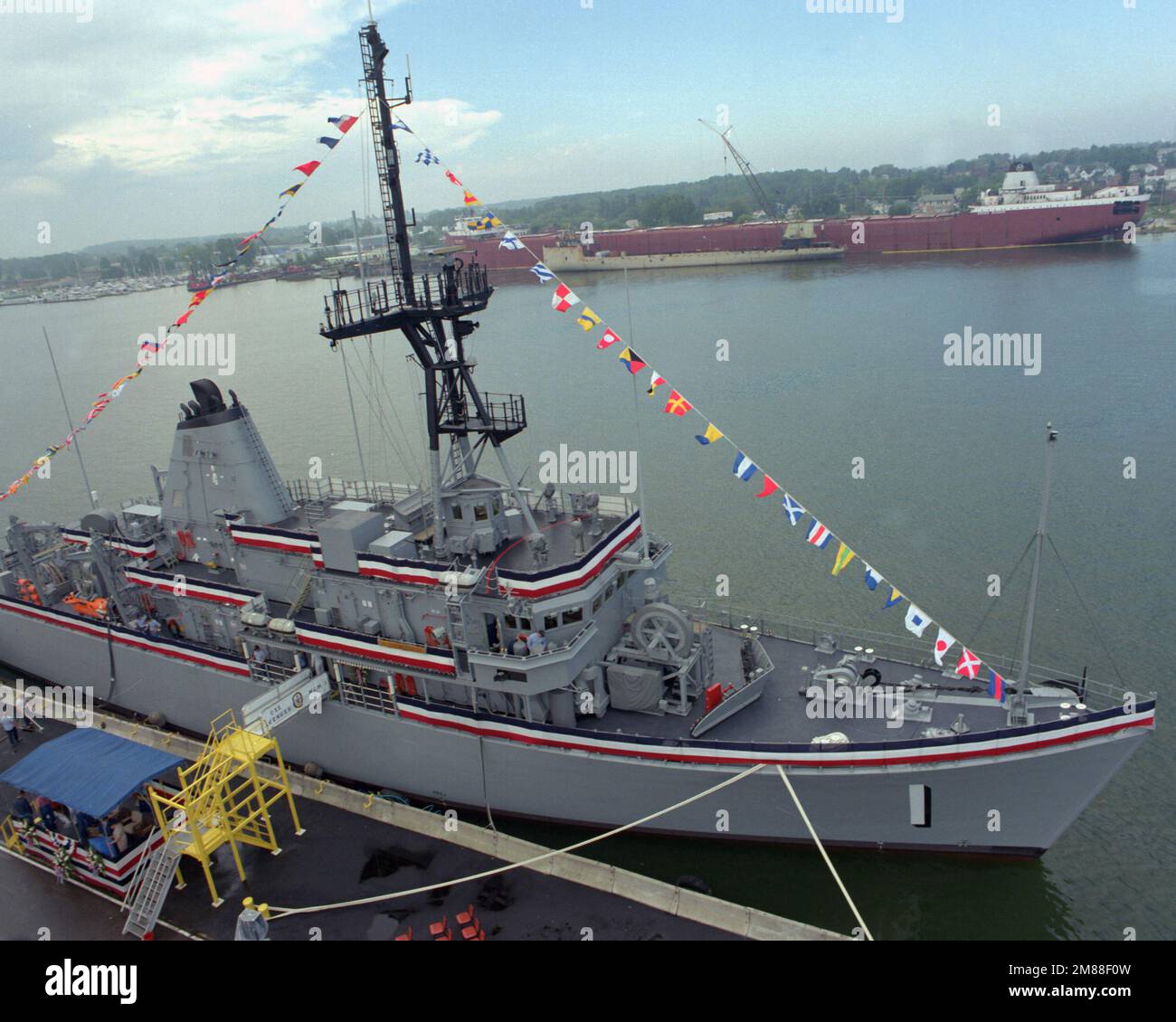 A starboard bow view of the mine countermeasures ship USS AVENGER (MCM ...