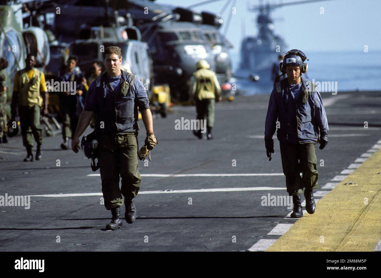 Uss okinawa lph hi-res stock photography and images - Alamy