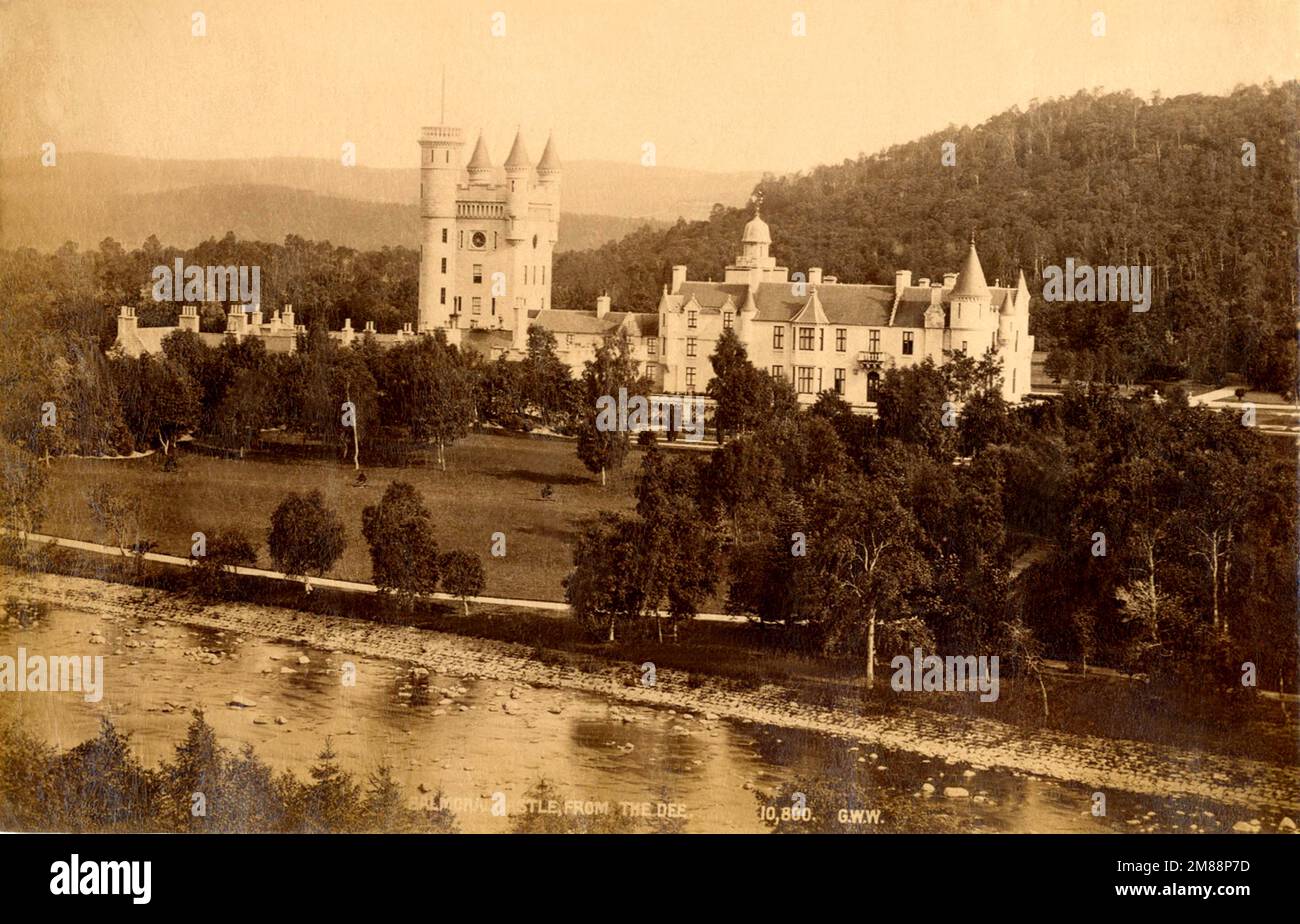 1895 ca., BALMORAL CASTLE ,  Aberdeenshire , SCOTLAND , GREAT BRITAIN  : The BALMORAL CASTLE from the Dee . A residence of the British royal family , bought from the Farquharson family in 1852 by Prince Albert , the husband of Queen Victoria . Rebuilt by architect was William Smith of Aberdeen .  It is near the village of Crathie, 9 miles (14 km) west of Ballater and 50 miles (80 km) west of Aberdeen . Unknown photographer (signed G.W.W. ). -  GRAND BRETAGNA  - SCOZIA - VIEW - FOTO STORICHE - HISTORY - GEOGRAFIA - GEOGRAPHY  - ARCHITETTURA - ARCHITECTURE  -  PANORAMA -  CASTELLO  - VICTORIAN H Stock Photo