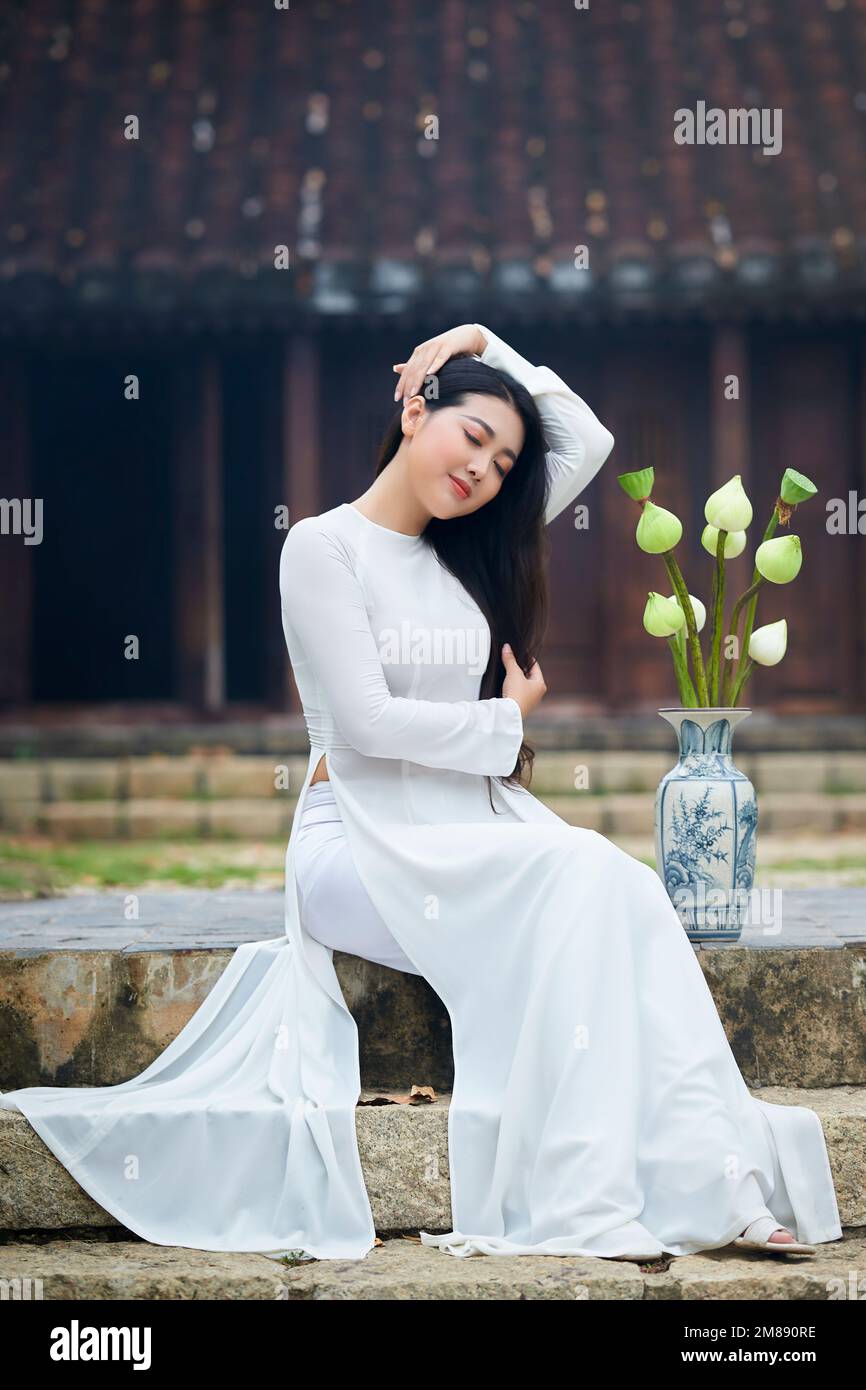 Vietnamese traditional dress hi-res stock photography and images
