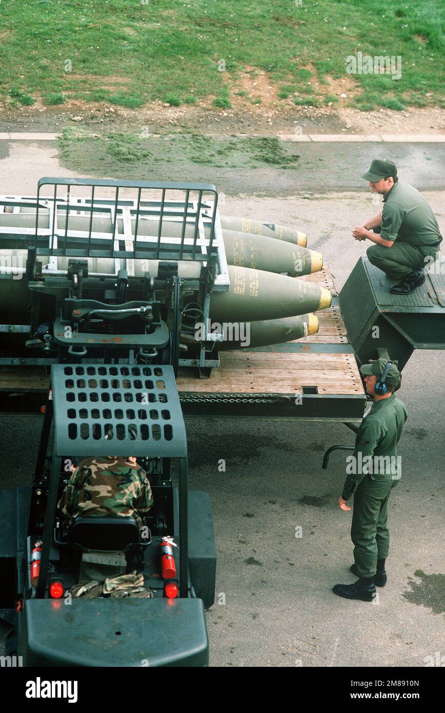DF-ST-90-01986. Base: Raf Upper Heyford Country: England / Great ...