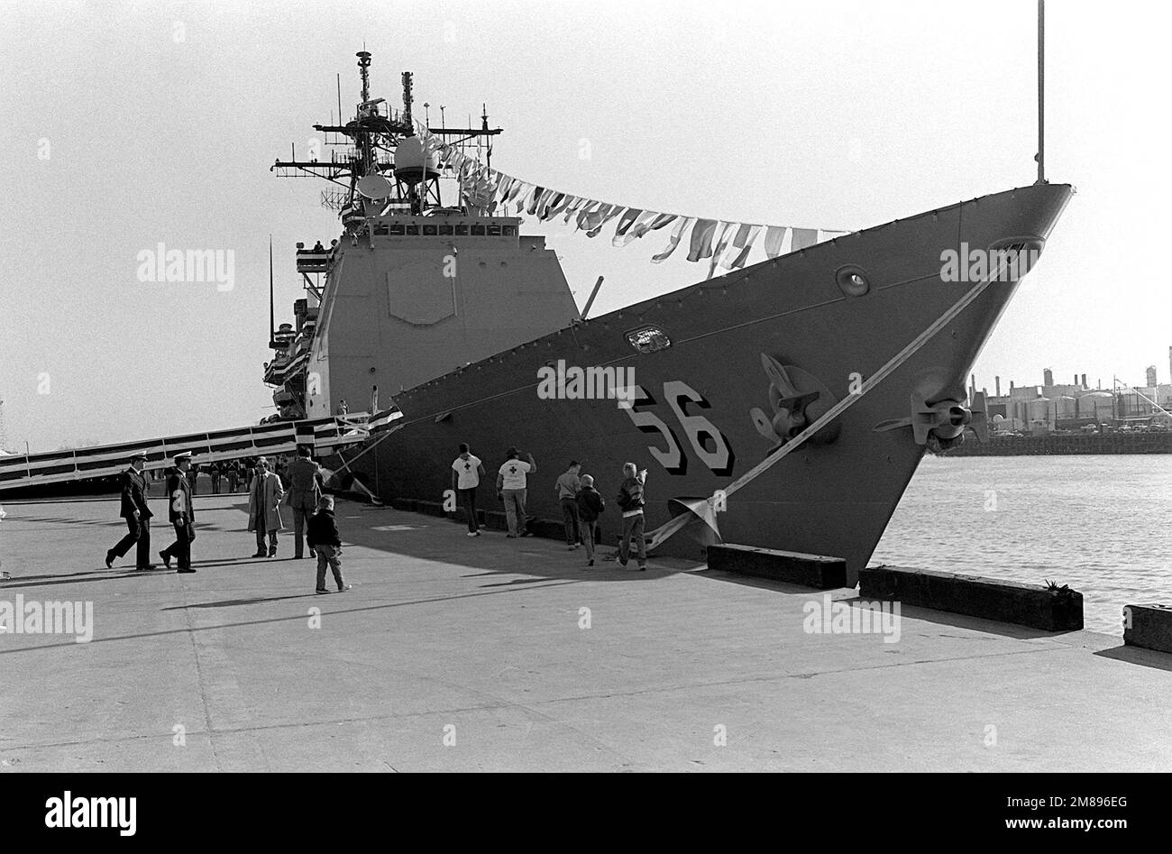 Guided missile cruiser uss san Black and White Stock Photos & Images ...