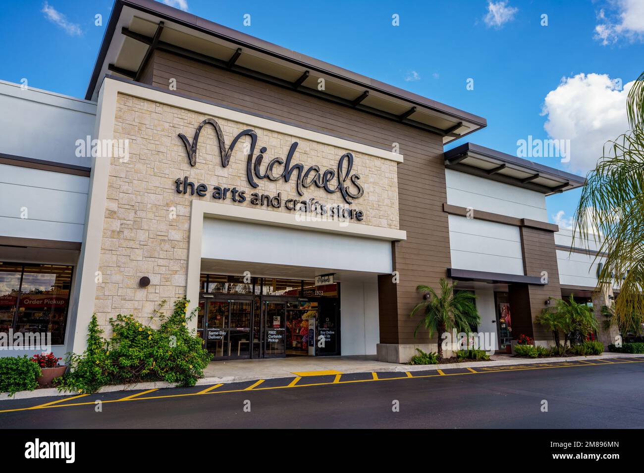 Michaels stores hi-res stock photography and images - Alamy
