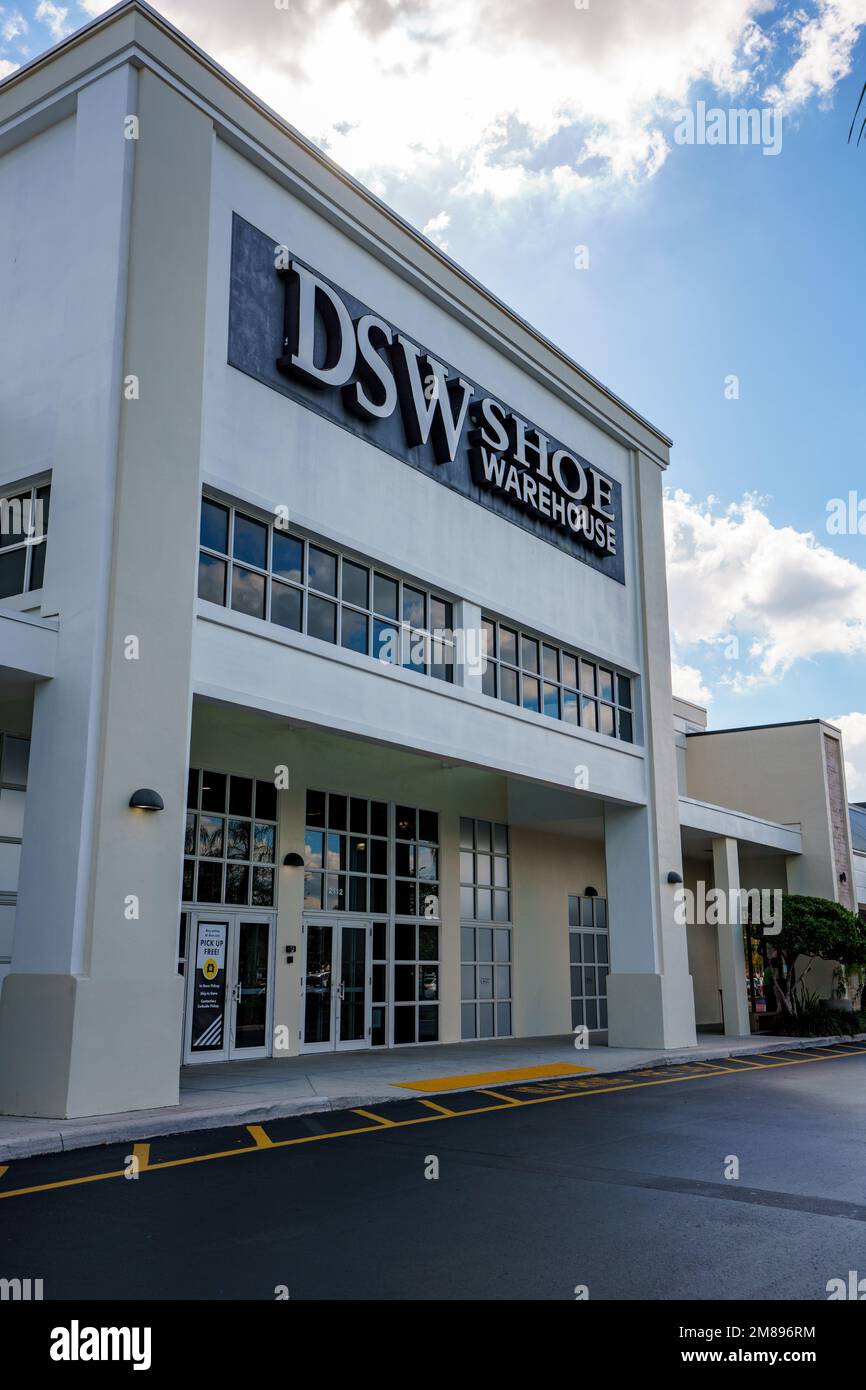 Dsw in queens deals center mall