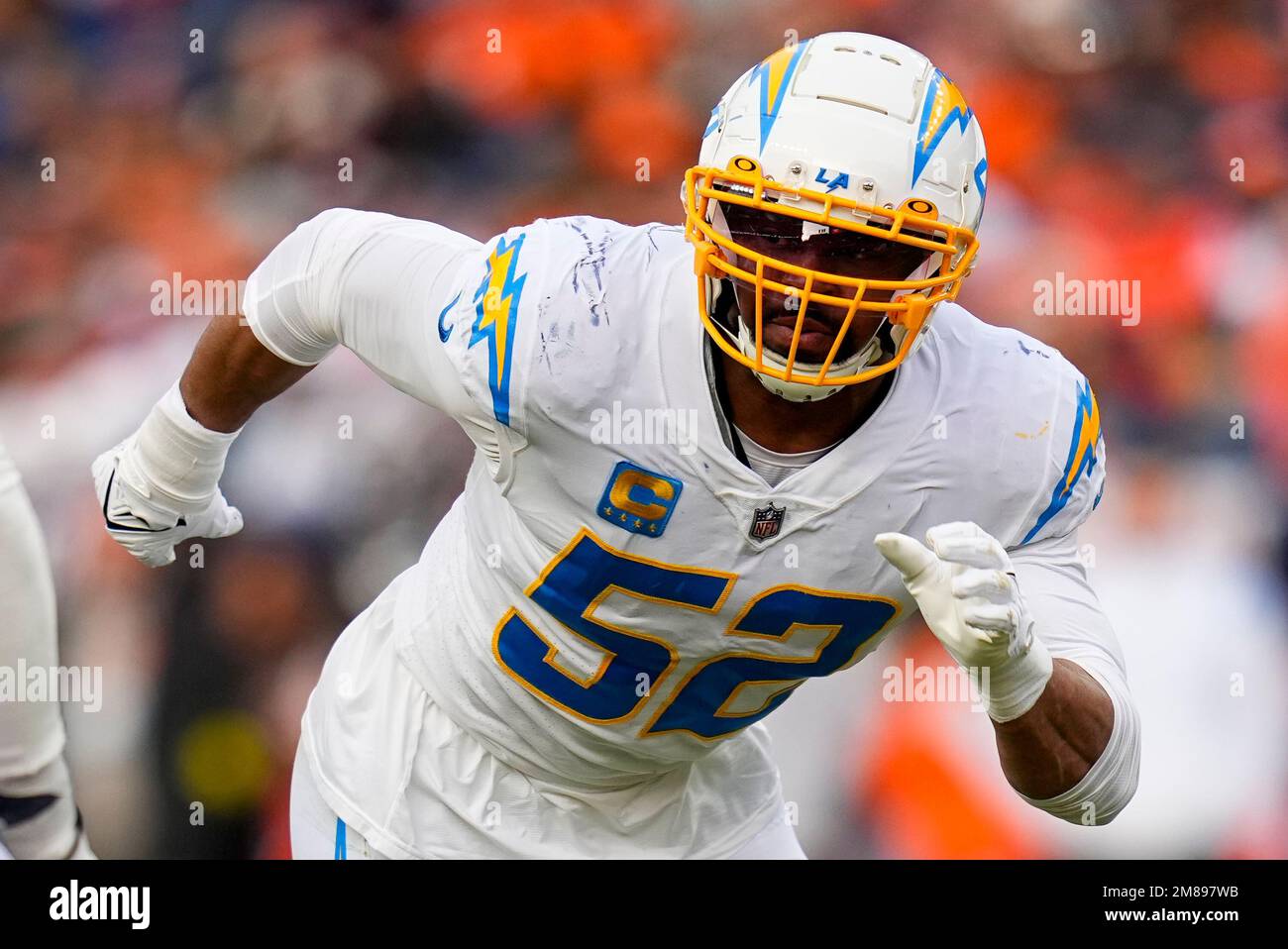 Los Angeles Chargers linebacker Khalil Mack (52) against the Denver Broncos  in an NFL football game, Monday, Oct. 17, 2022, in Inglewood, Calif.  Chargers won 19-16. (AP Photo/Jeff Lewis Stock Photo - Alamy