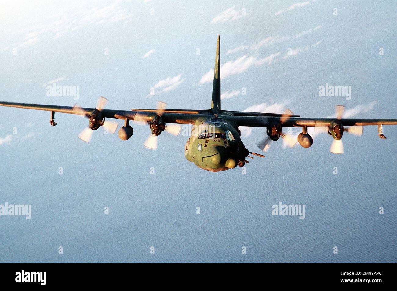 C-130 Hercules aircraft 4K wallpaper download