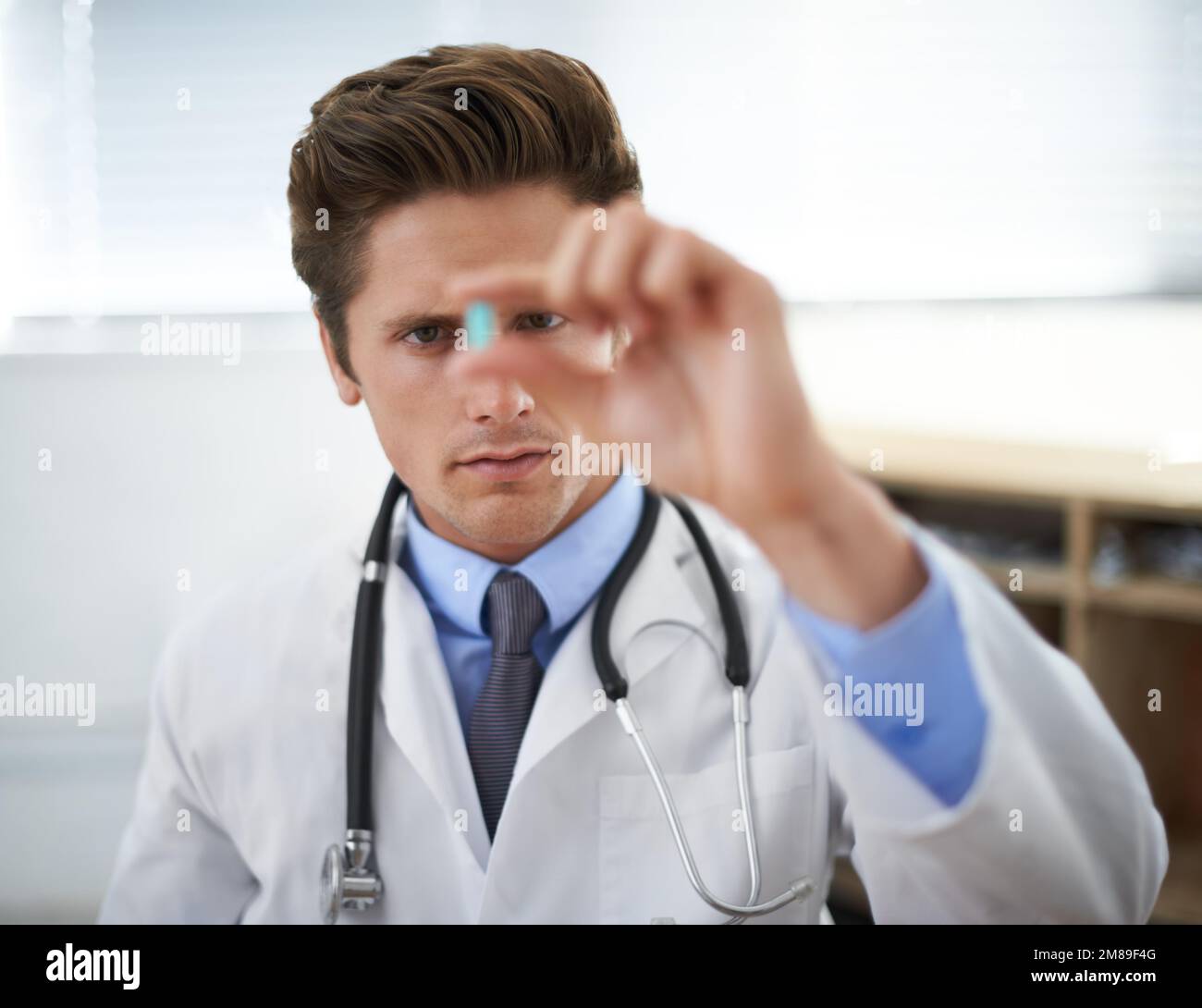 Samall Doctor Big small men hi-res stock photography and images - Alamy