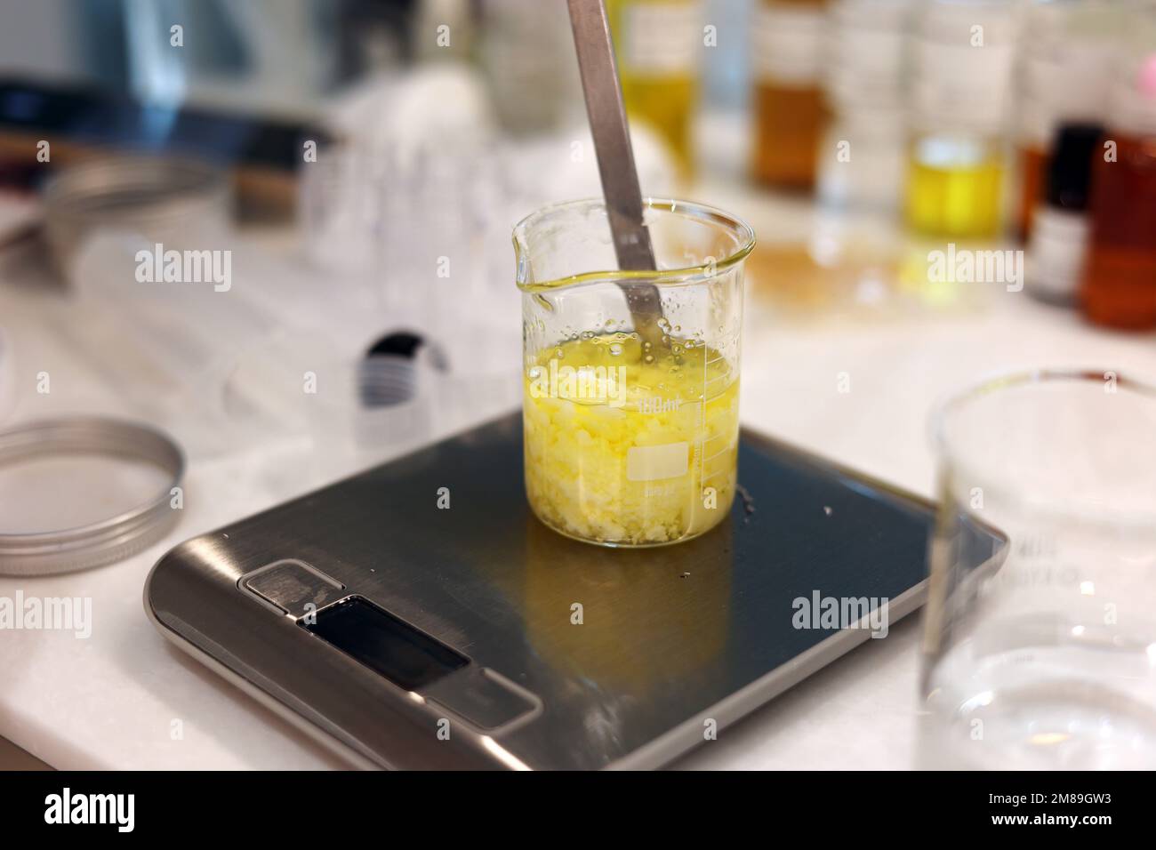 Mix the oil and beeswax in the beaker, weigh ingredients in the beaker