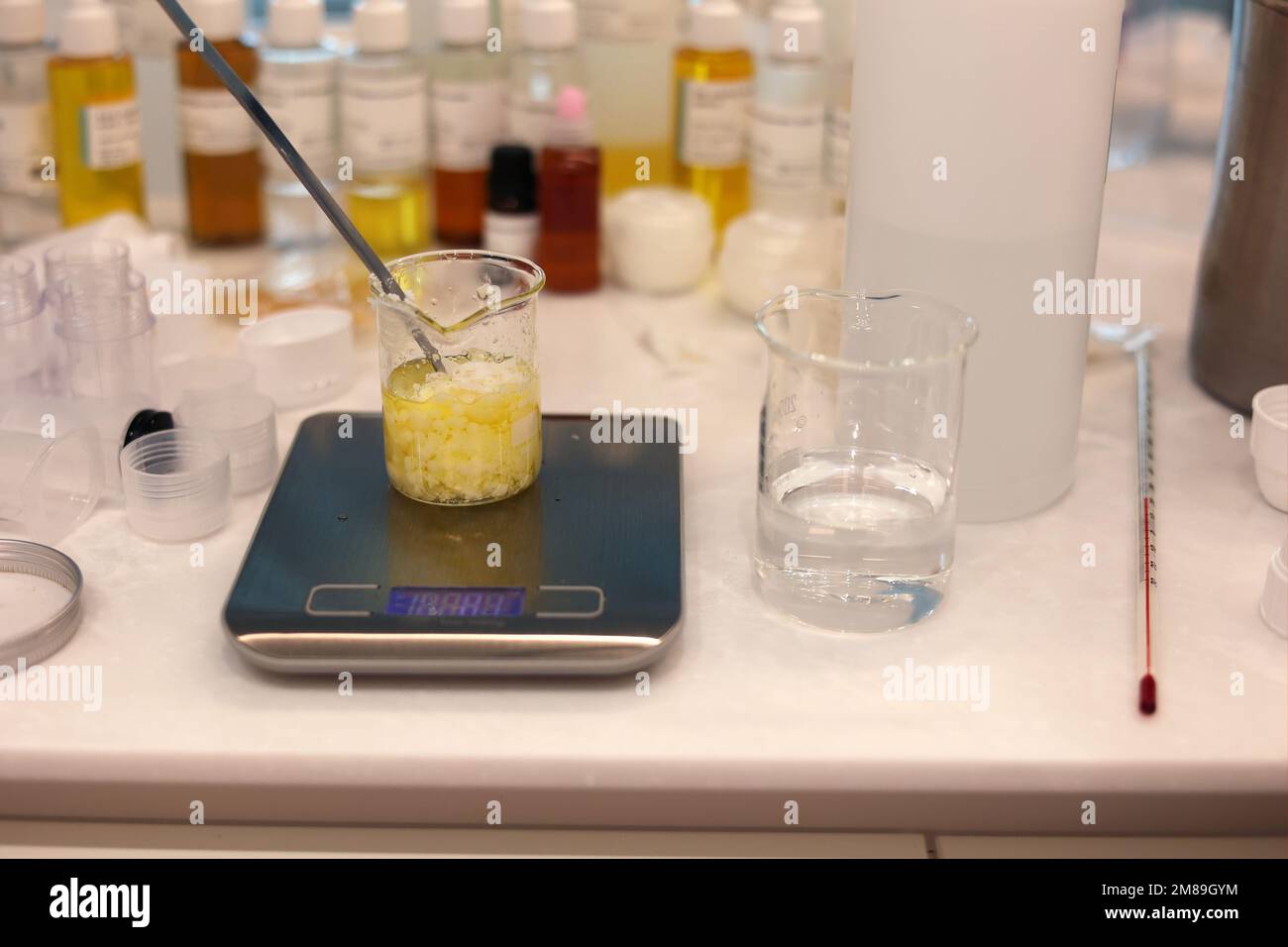 Mix the oil and beeswax in the beaker, weigh ingredients in the beaker