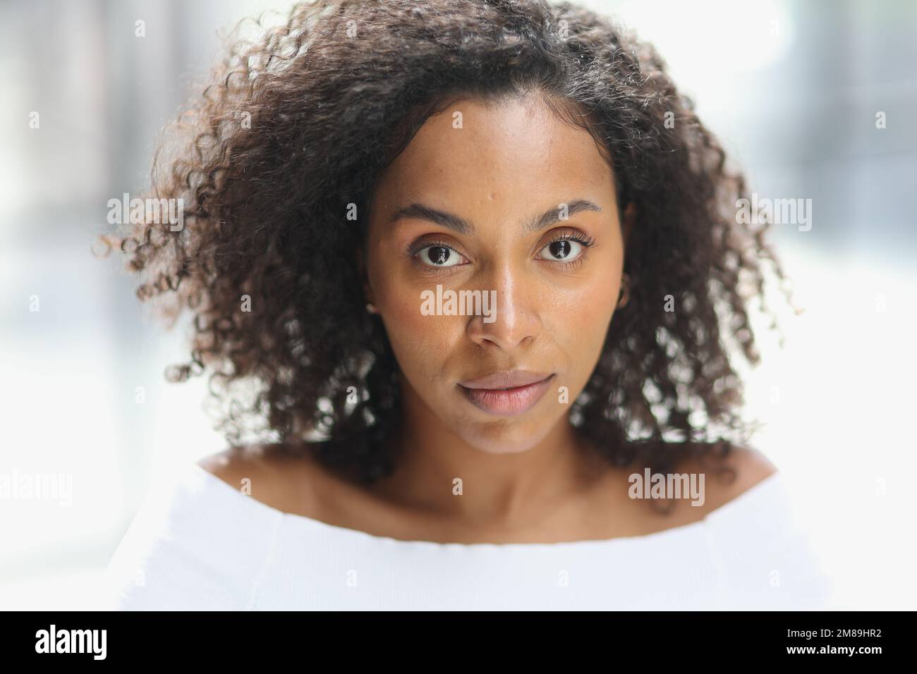 Portrait of a young attractive African American woman Stock Photo - Alamy