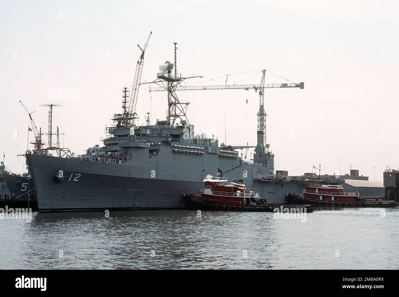 Tugboats position the amphibious transport dock USS SHREVEPORT (LPD12