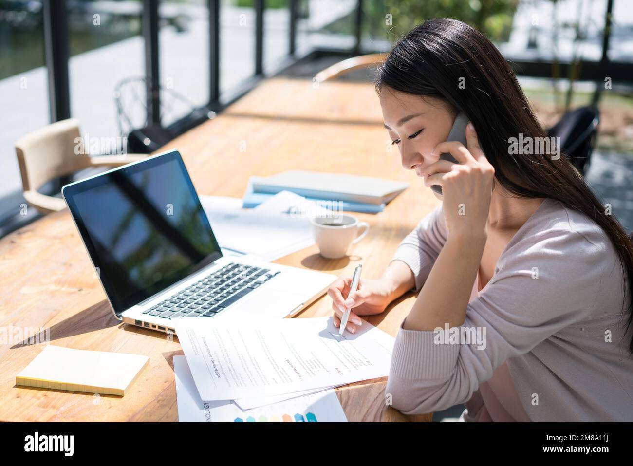 A young woman use the computer Stock Photo - Alamy