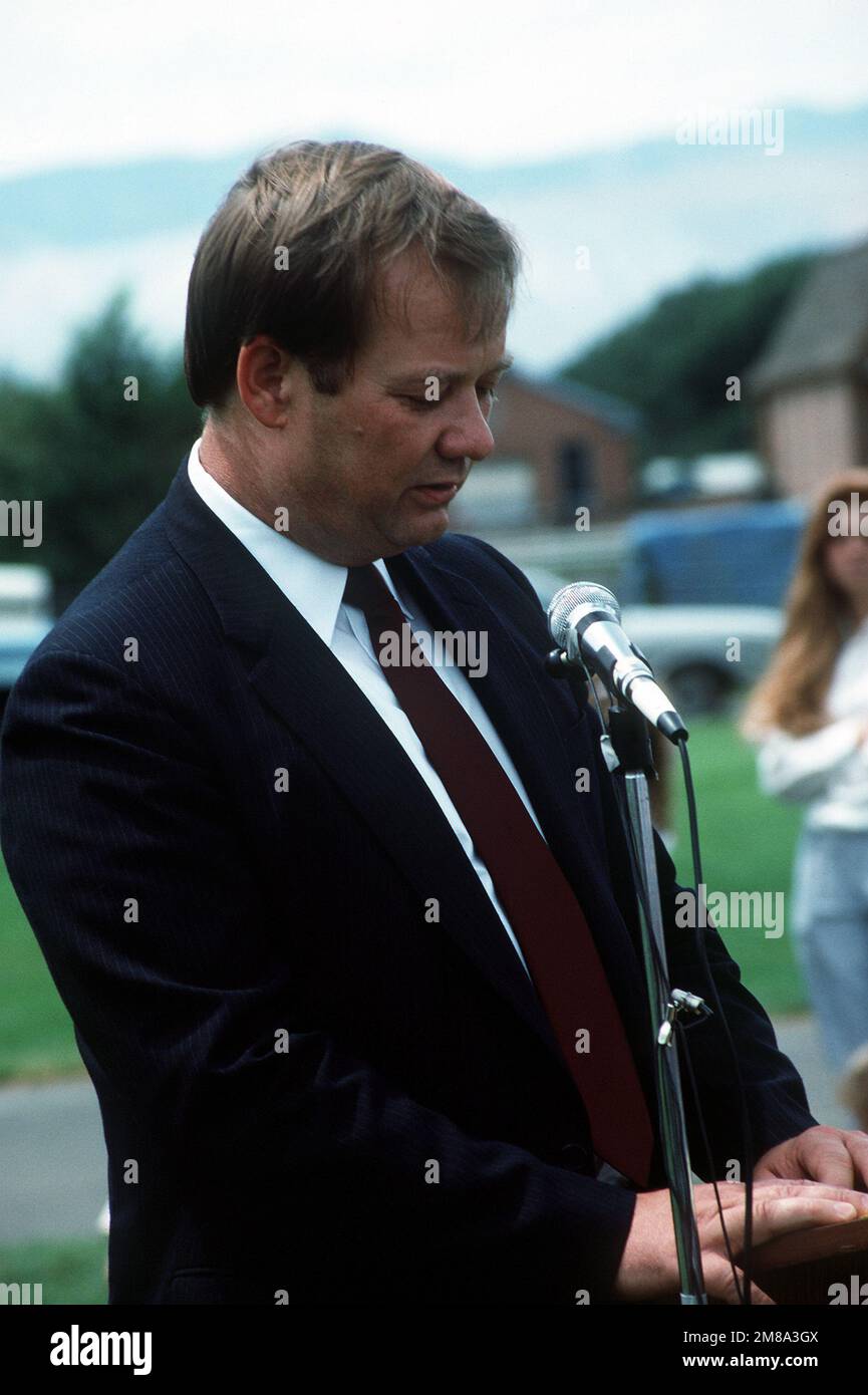 Gary Sigler speaks at the funeral of COL Mark Lane Stephensen, whose RF ...