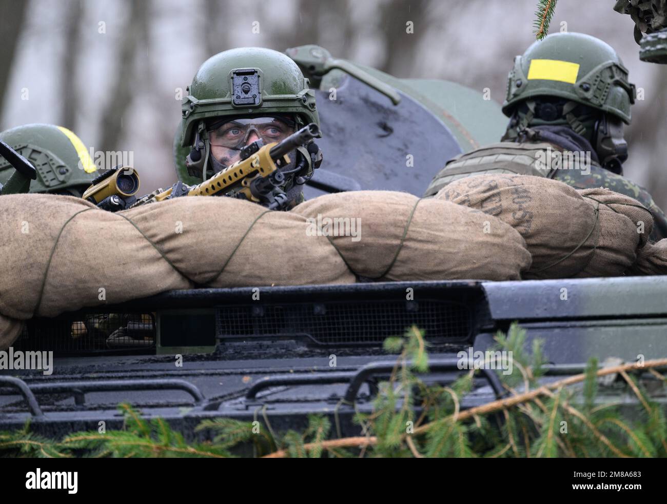 Marienberg, Germany. 12th Jan, 2023. An armored infantryman looks on with an MG-5 machine gun on a Marder infantry fighting vehicle during the visit of the German Minister of Defense to the 371 Armored Infantry Battalion at Erzgebirgskaserne. In addition to a presentation of the performance of the armored infantrymen with their Marder infantry fighting vehicles, the minister's main goal is to hold talks with the soldiers deployed for the NATO Rapid Reaction Force (VJTF). Credit: Robert Michael/dpa/Alamy Live News Stock Photo