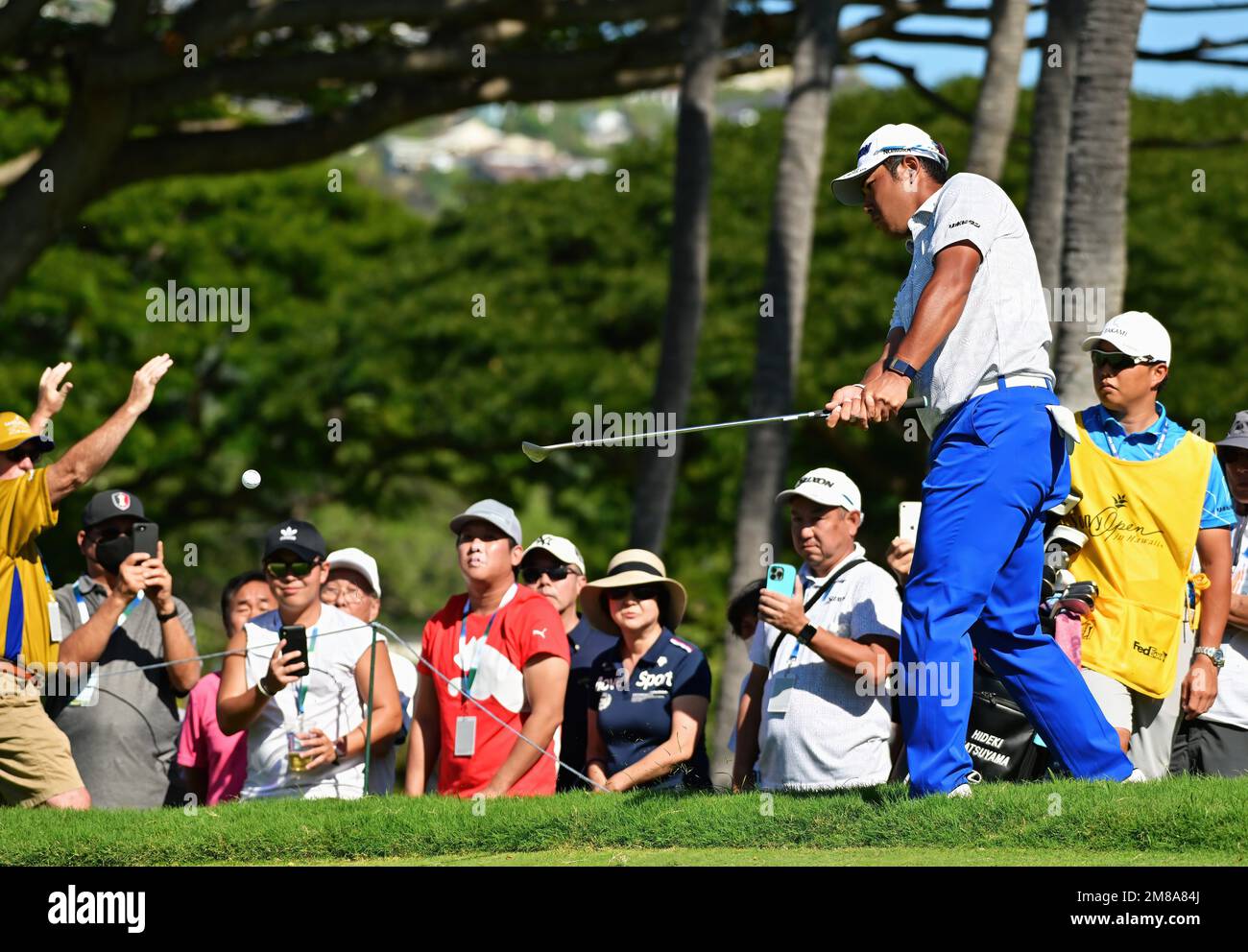 Honolulu, Hawaii, USA. 12th Jan, 2023. HIDEKI MATSUYAMA plays a pitch shot off the 8th green