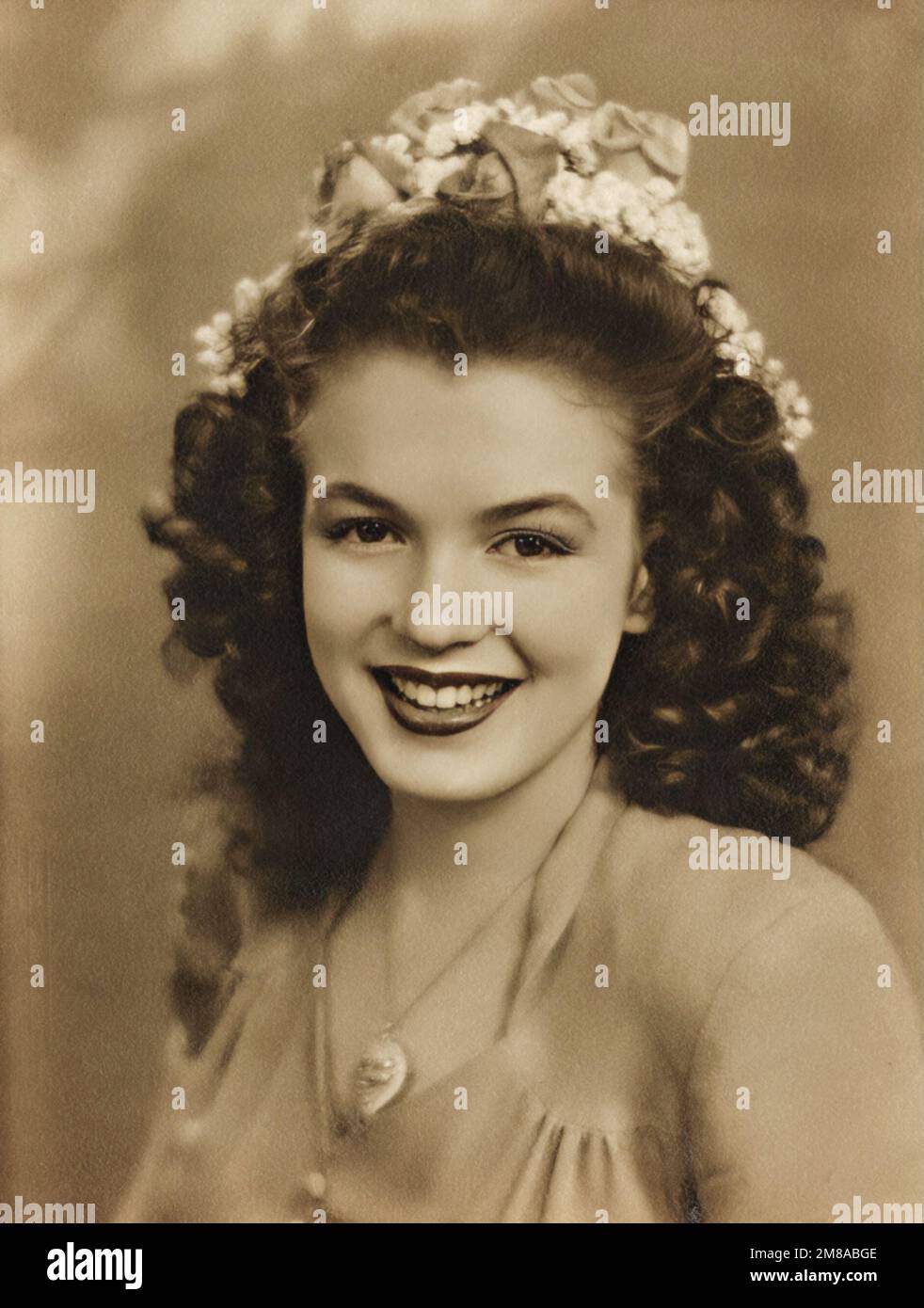 Marilyn Monroe Radioplane beauty contest photograph 1944 retouched Stock Photo