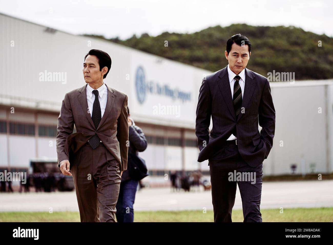 LEE JUNG-JAE and JUNG WOO-SUNG in HUNT (2022) -Original title: HEON-TEU-, directed by LEE JUNG-JAE. Credit: SANAI PICTURES / Album Stock Photo