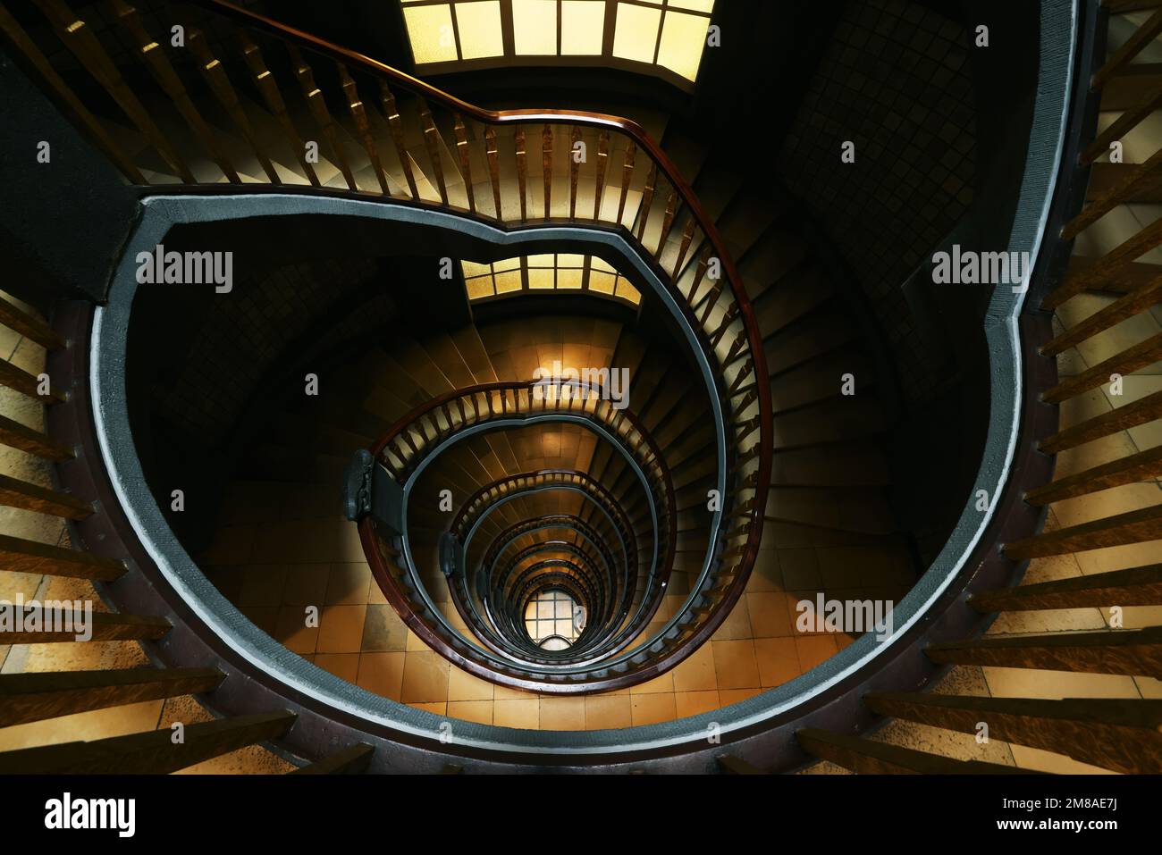 Wendeltreppe, Spiralförmig, Architektur,  Treppenhaus, Stufe, Treppe, Designer Kunstwerke in Hamburg in den Kontorhäusern Stock Photo