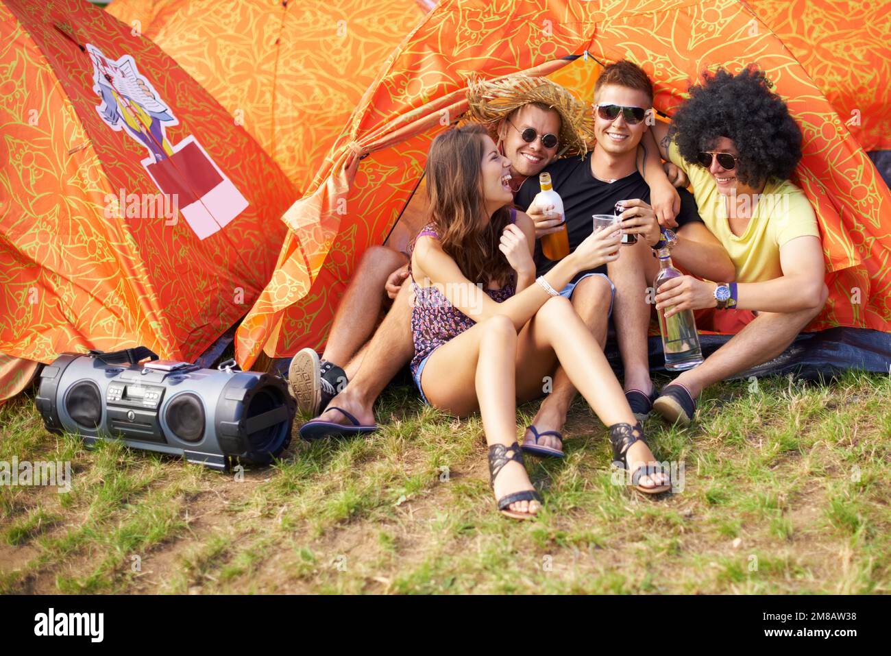 https://c8.alamy.com/comp/2M8AW38/camping-with-friends-a-group-of-friends-sitting-outside-their-tent-and-laughing-2M8AW38.jpg