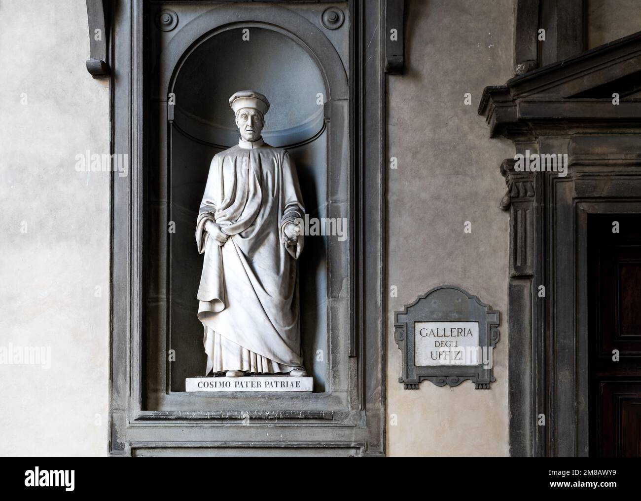 Statue of Cosimo de Medici Pater Patriae, Florentine statesman and politician in the 15th century, in a niche of the Loggiato of the Uffizi, Florence Stock Photo