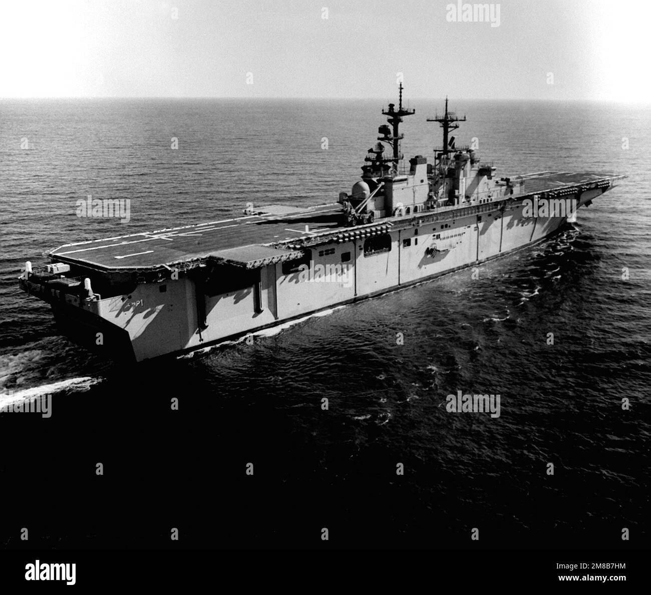 A starboard quarter view of the amphibious assault ship WASP (LHD-1 ...