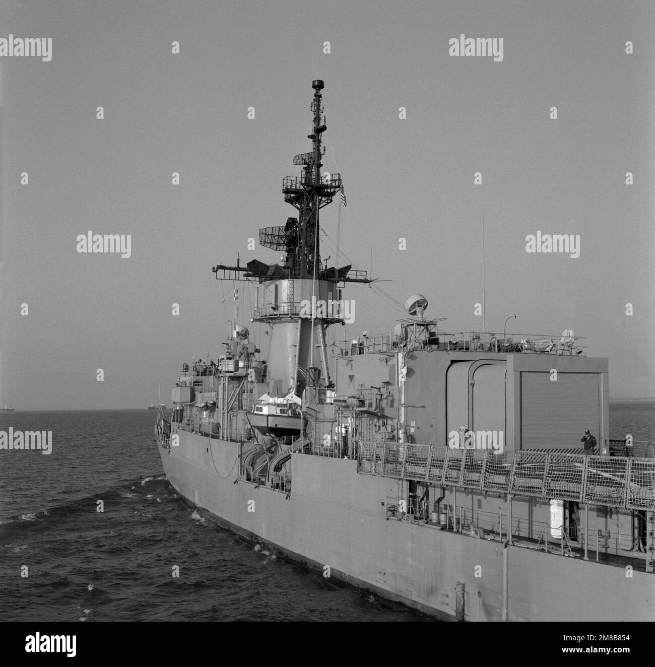 A partial port quarter view of the frigate USS DONALD B. BEARY (FF1085