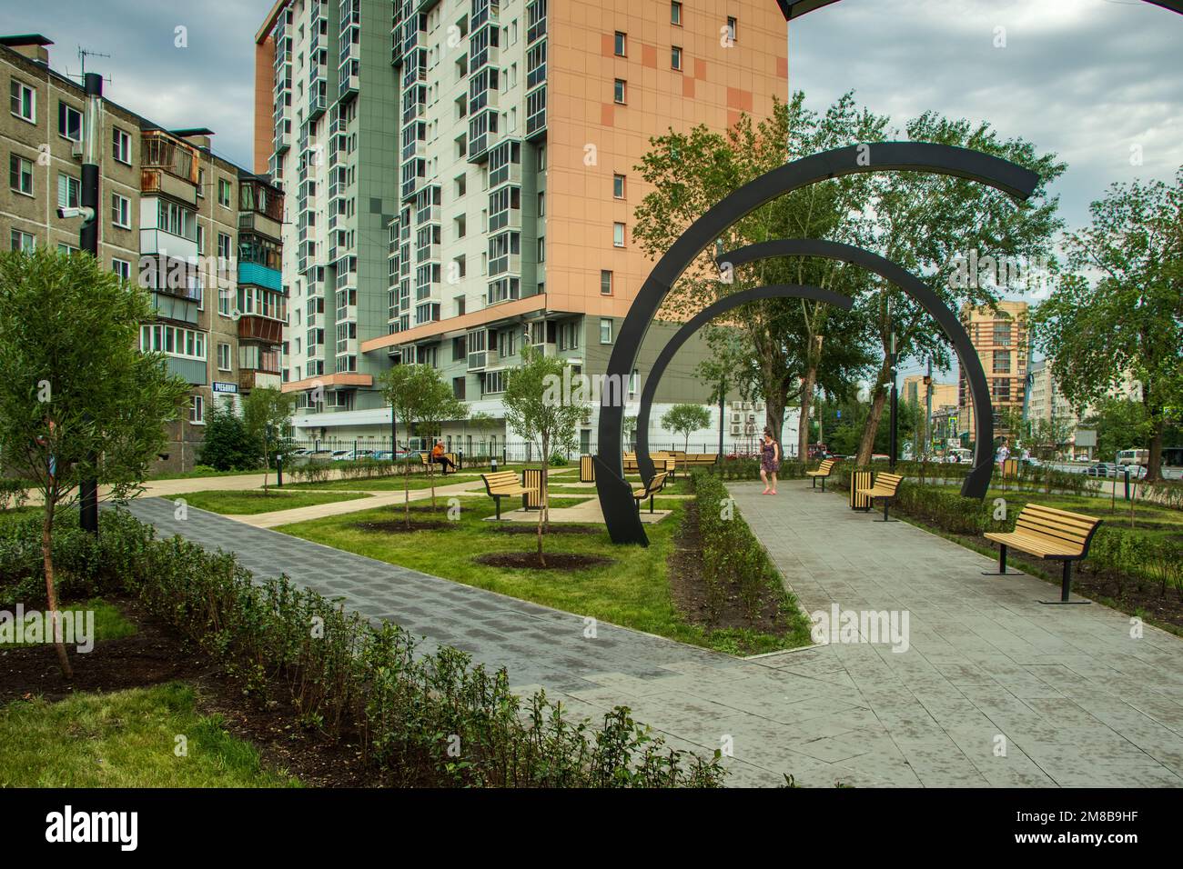 Chelyabinsk, Russia - July 19, 2022 Square with footpaths and semi-arches on Vorovskogo Street in Chelyabinsk. Stock Photo