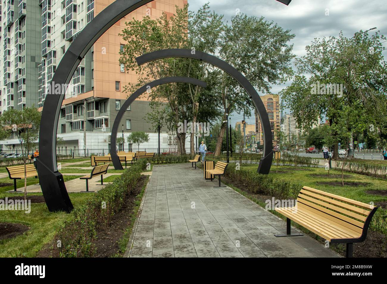 Chelyabinsk, Russia - July 19, 2022 Square with footpaths and semi-arches on Vorovskogo Street in Chelyabinsk. Stock Photo