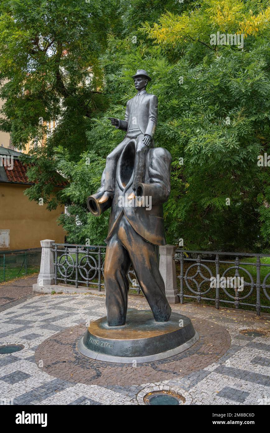 Statue of Franz Kafka by Jaroslav Rona, 2003 Prague, Czech Republic Stock Photo Alamy