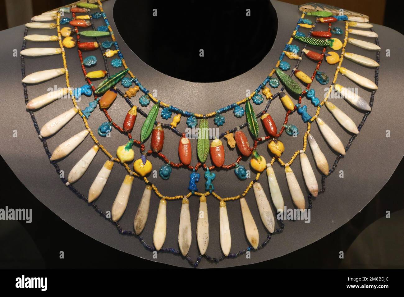 Necklace Egypt Bicone Carn - The British Museum main image 1