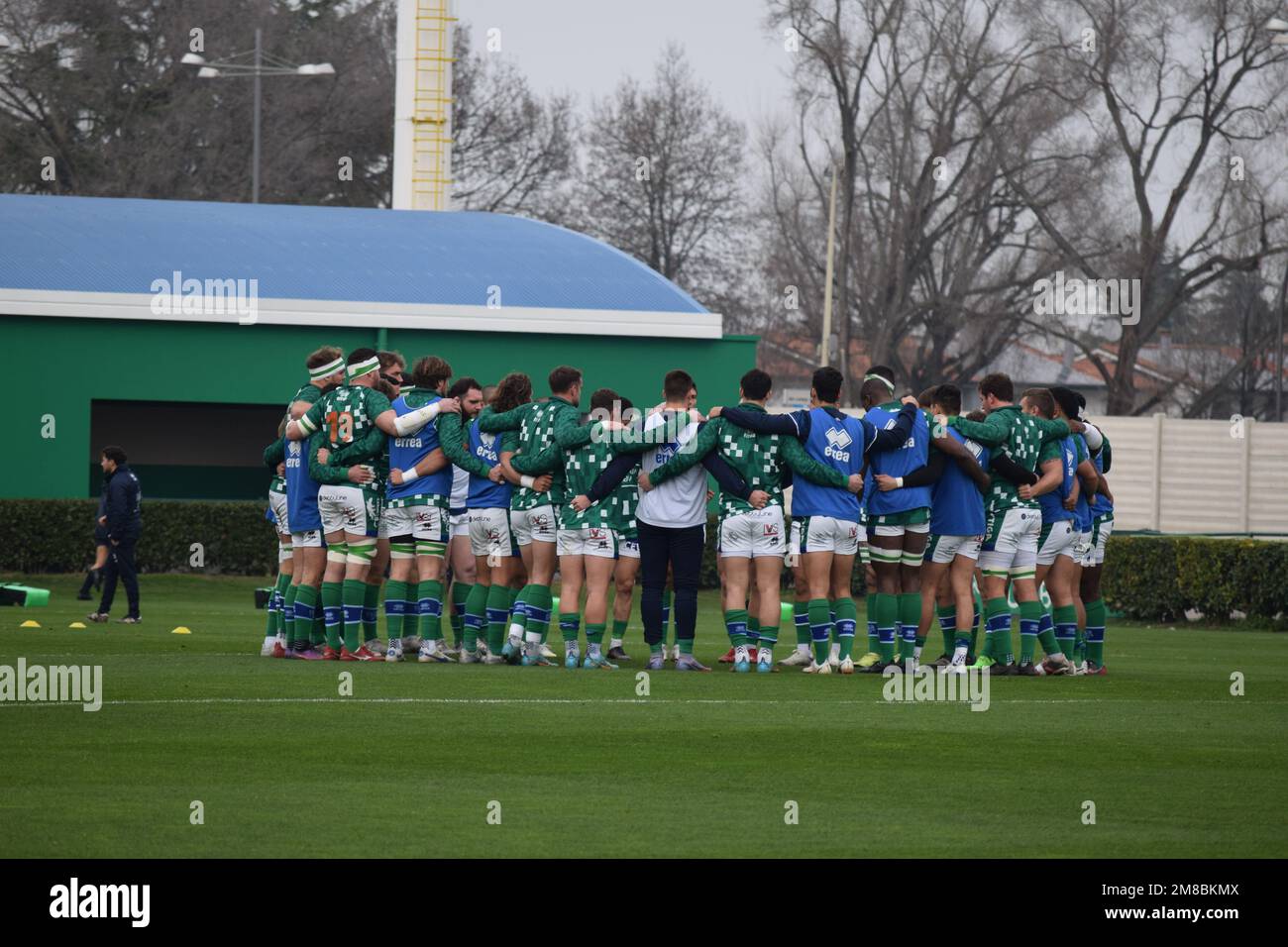 Benetton Rugby teamtalk, during the warmup before the United Rugby Championship game, against Ulster, in January 2023. Stock Photo