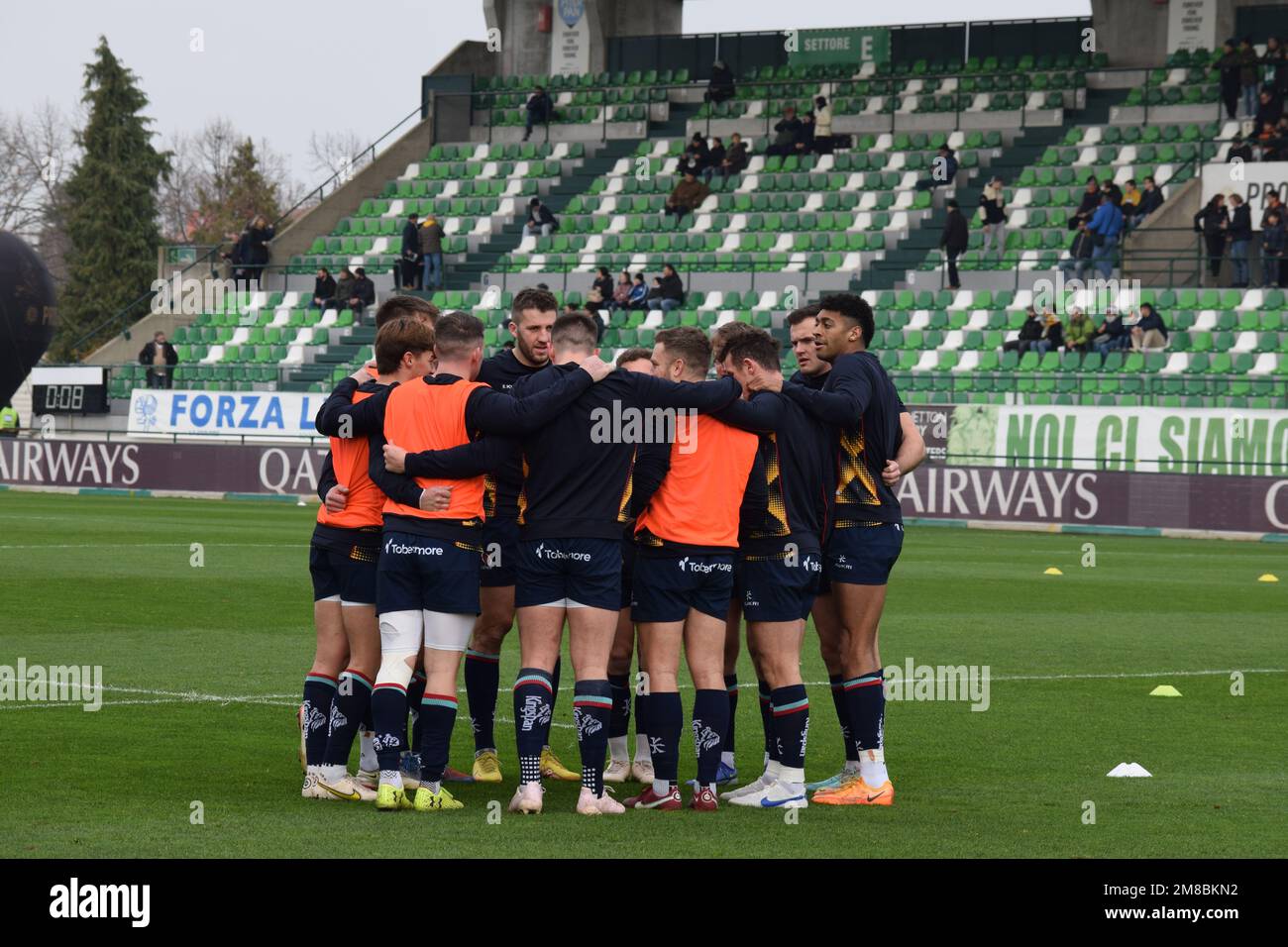 Ulster rugby teamtalk, during the warmup before the United Rugby Championship game against Benetton, in Treviso, in January 2023. Stock Photo