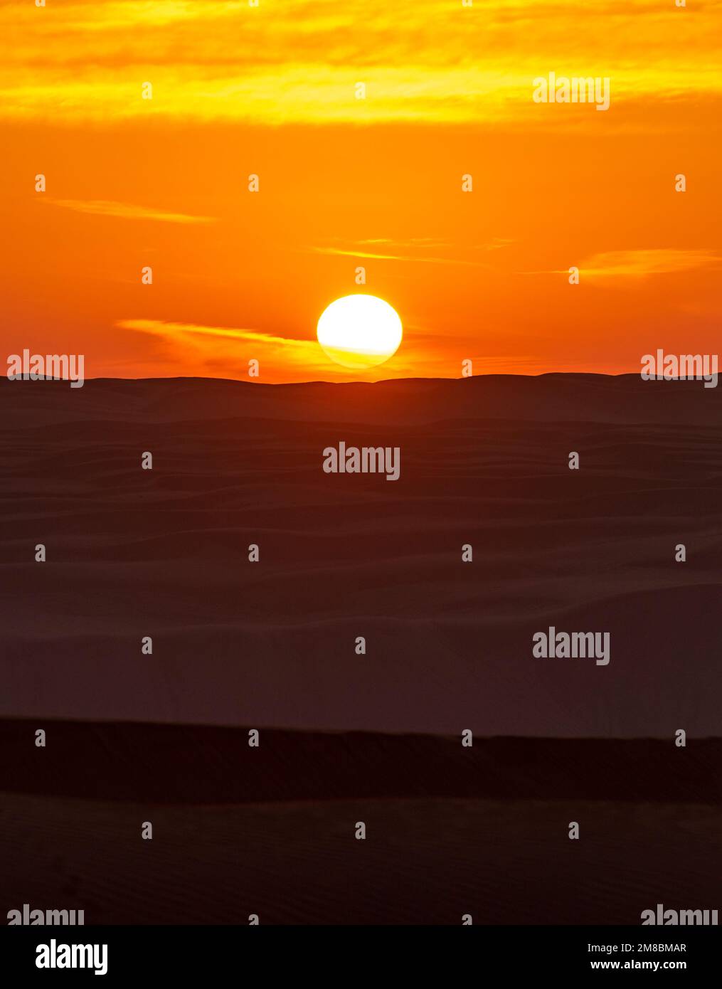 Sunrise over sand dunes of Wahiba Sands Desert, Bidiyah, Oman Stock ...