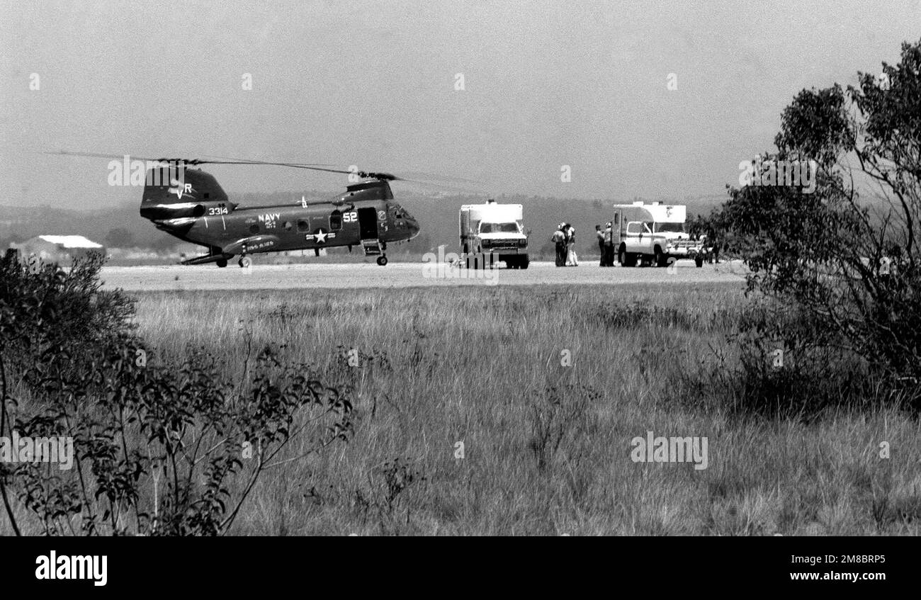 A Helicopter Combat Support Squadron II (KC-11) CH-46 Sea Knight ...