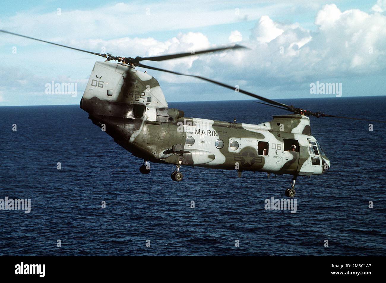 A CH-46E Sea Knight helicopter flies over the gulf after taking off from the amphibious assault ship USS TARAWA (LHA-1) during the combined Thai/U.S. joint exercise THALAY THAI '89. The helicopter is from Marine Medium Helicopter Squadron 163 (HMM-163), the reinforced aviation combat element of the 11th Marine Expeditionary Unit (11th MEU). Subject Operation/Series: THALAY THAI '89 Country: Gulf Of Thailand Stock Photo